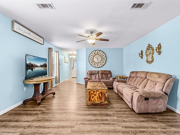 3rd image of 11334 Woodlore Dr