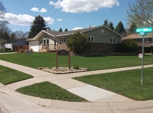 227 Half Moon Rd, Brookings, SD 57006