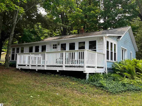 7216 Cleveland Ave, Bellaire, MI 49615