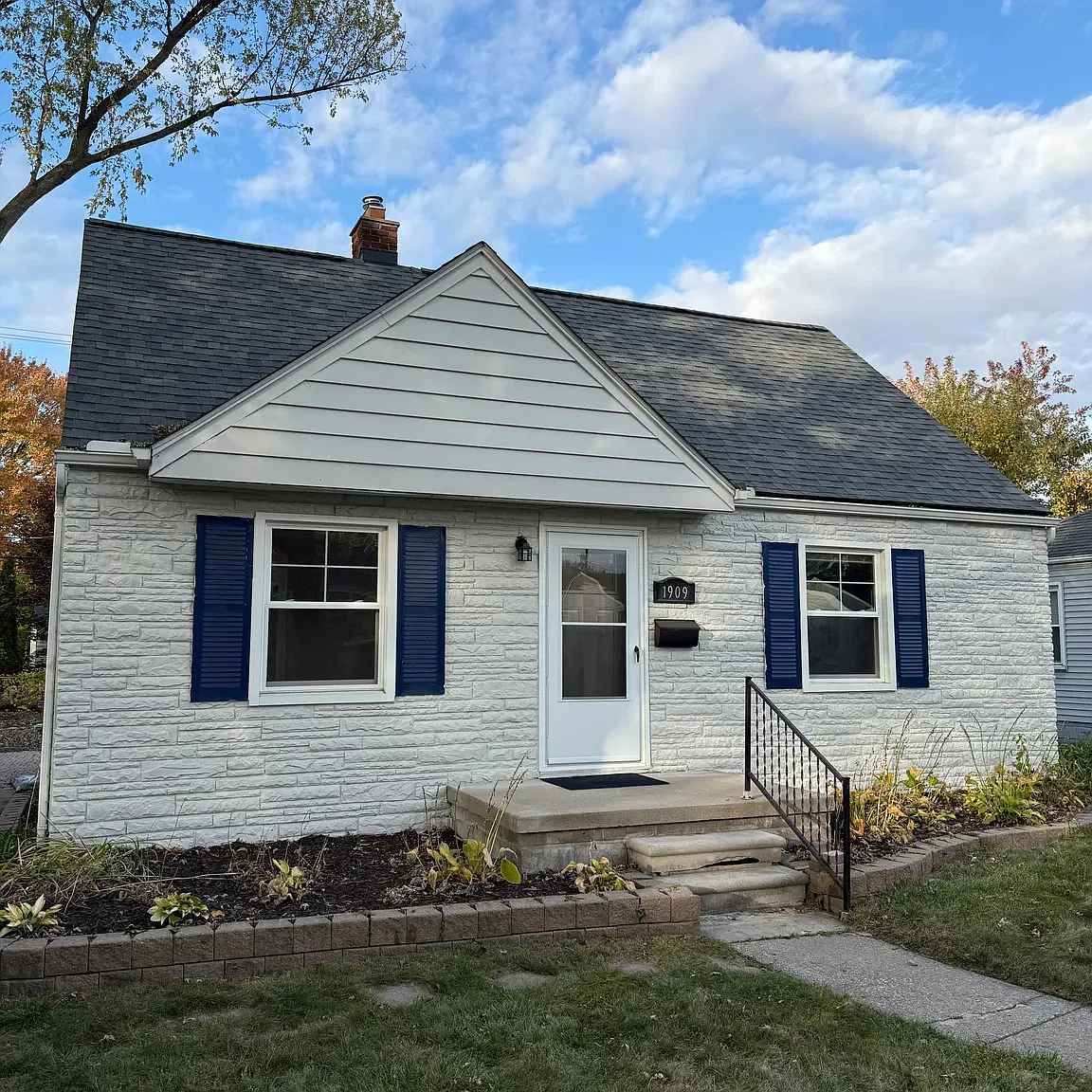 3 bed, 1134 sqft, $1,900 — Photo 1