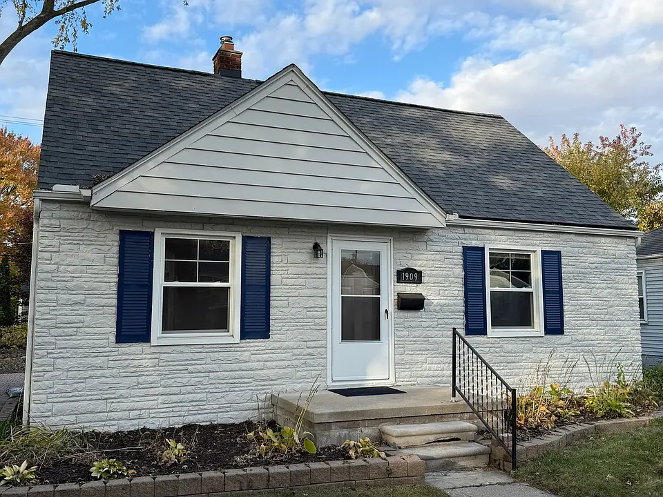 1909 Barrett Ave