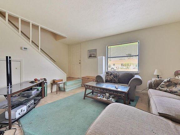 3rd image of 108 E St #A