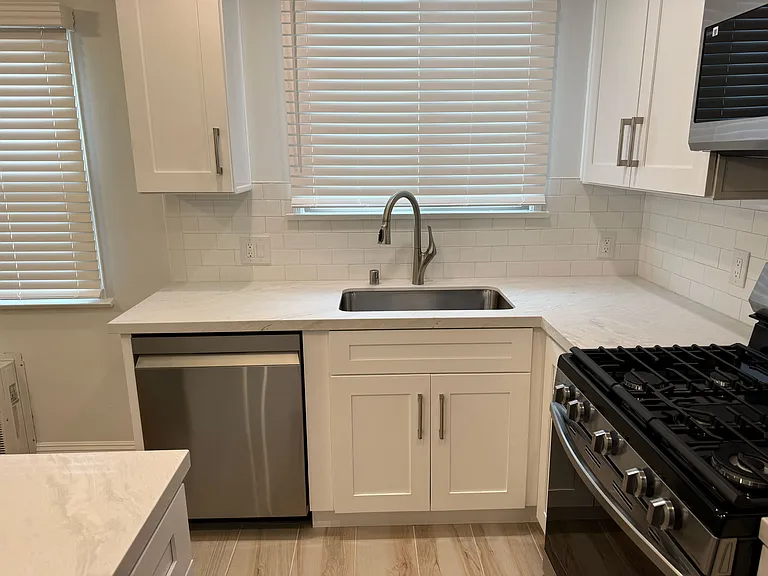 4123 1/2 W Toluca Lake Ave #4123-1/2 — Photo 4