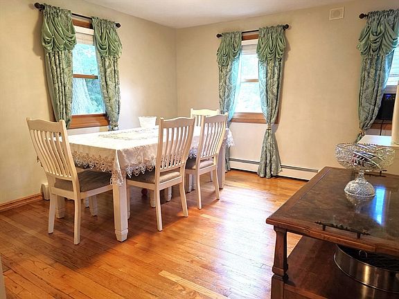 2nd image of 142 Dudley Rd