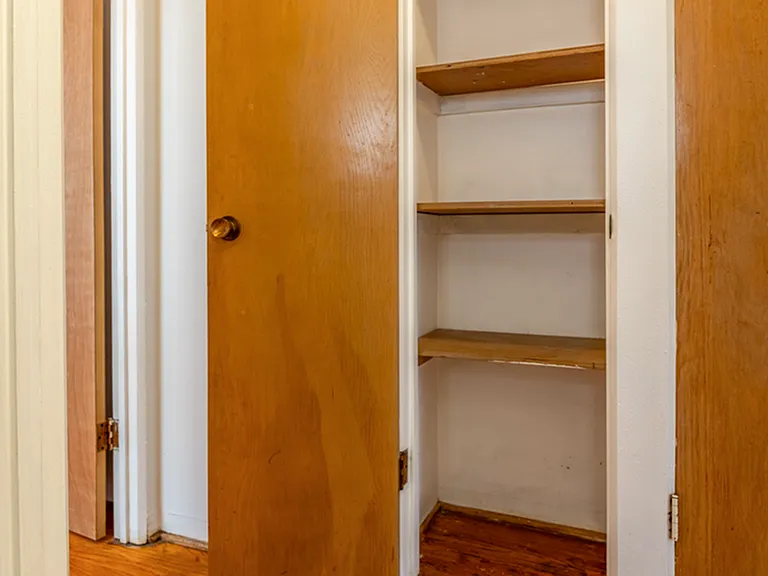 1313-03 Ruskin | Storage Space