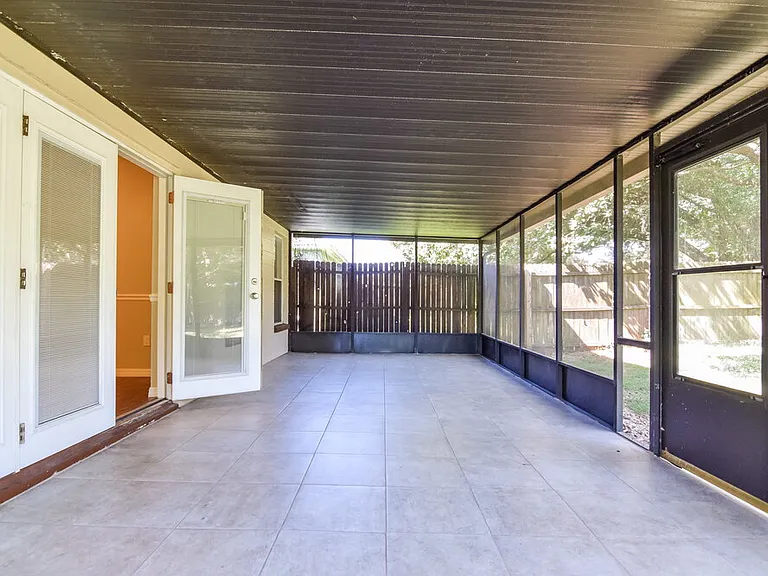 431 Benson St — Photo 15