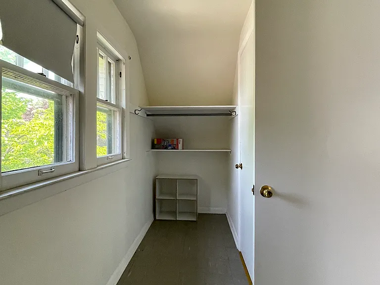 WALK-IN CLOSET - UNSTAGED
