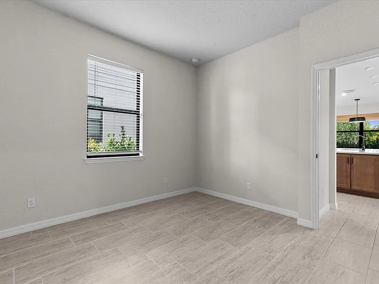 640 SE Monet Dr — Photo 23