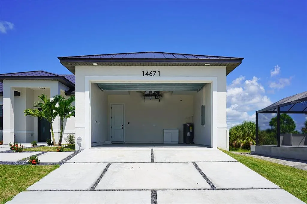 4 bed, 4.0 bath, 2462 sqft, $4,500 — Photo 3