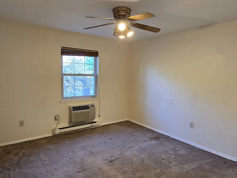 142 E Maple St #1 — Photo 6