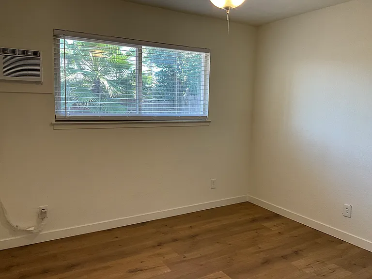 5448 Mona Way — Photo 10