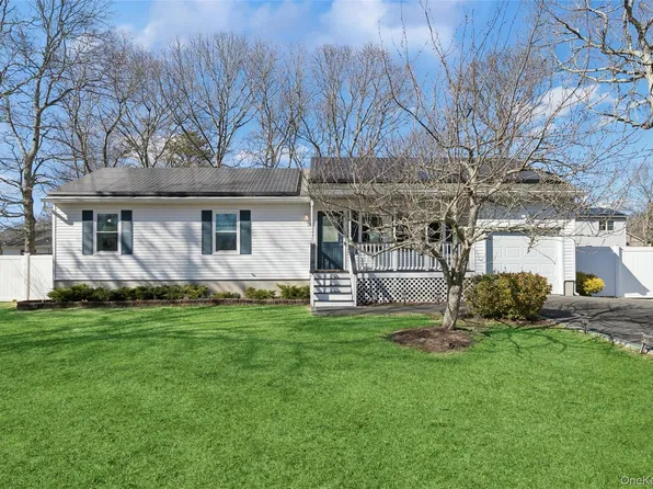 19 Flintlock Drive, Shirley, NY 11967