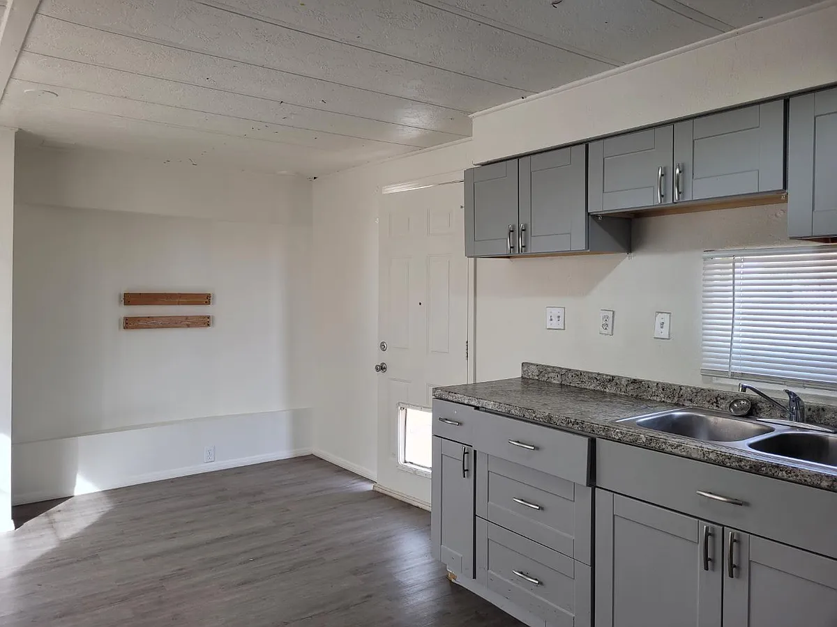 Unit Photo - 1420 S Warner Dr #1