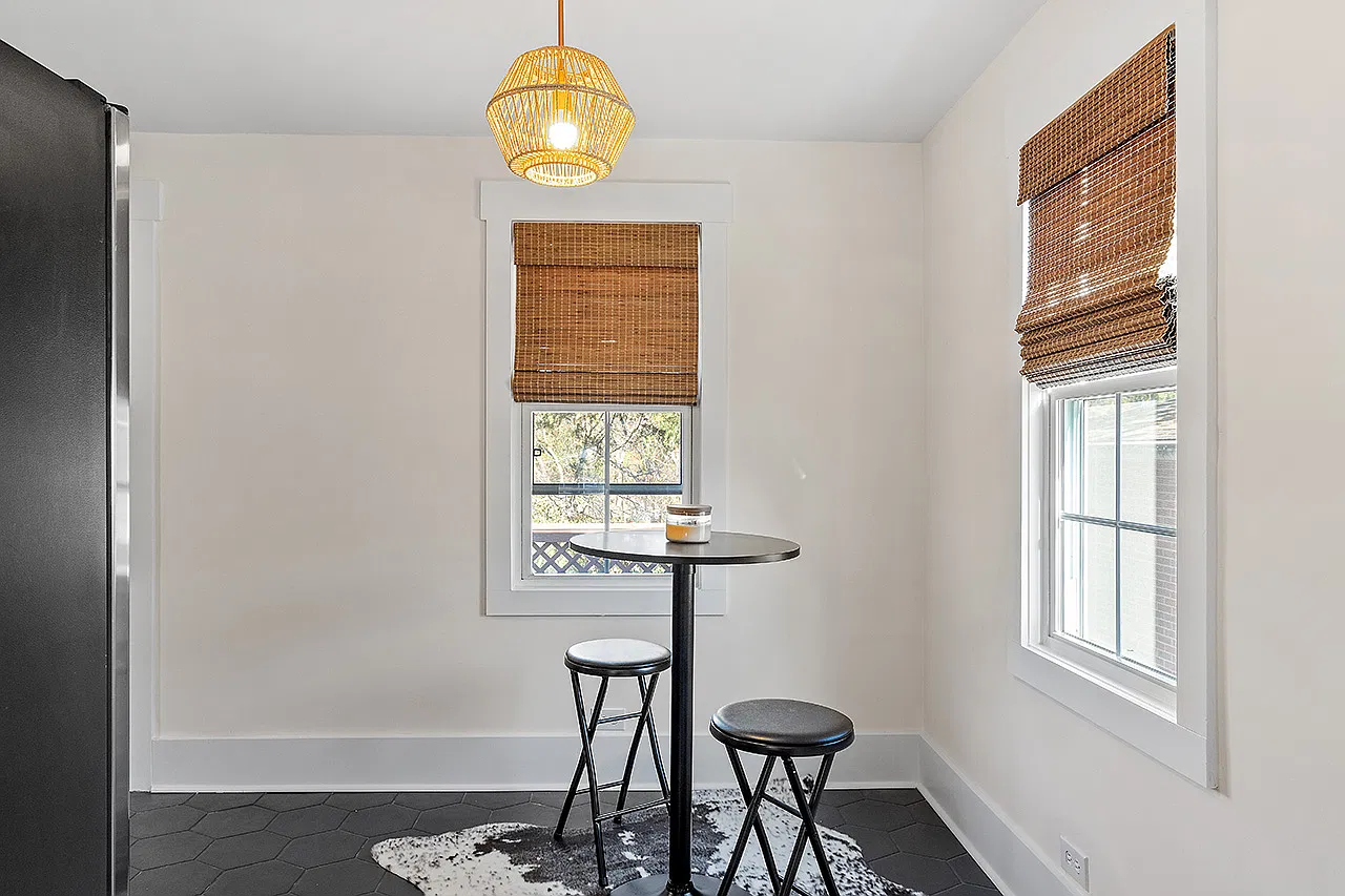 2 bed, 921 sqft, $1,750 — Photo 1
