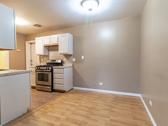 5th image of 225 Winfield Ct