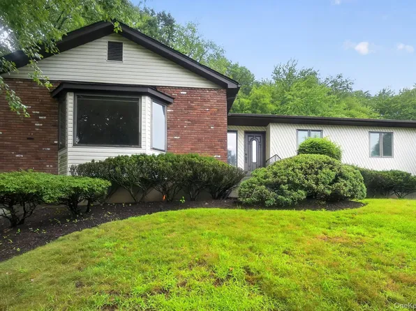 211 Waters Edge, Valley Cottage, NY 10989