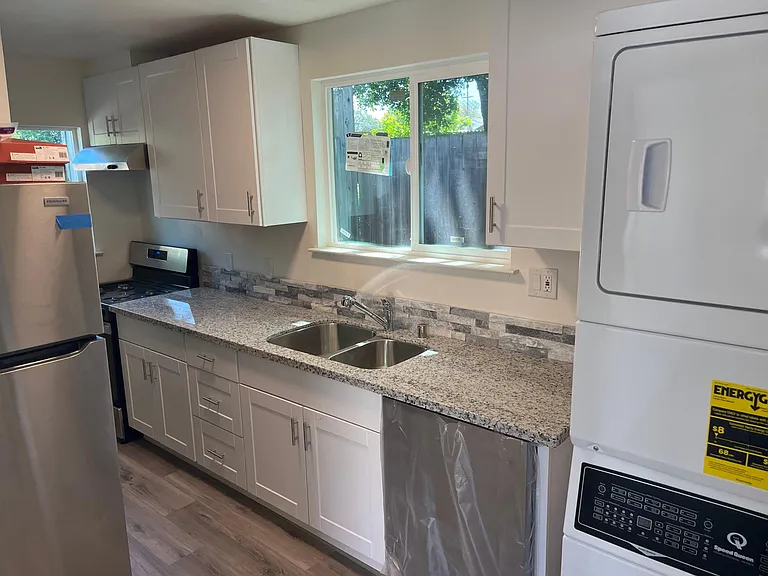 1010 Grand Ave #1010A — Photo 3