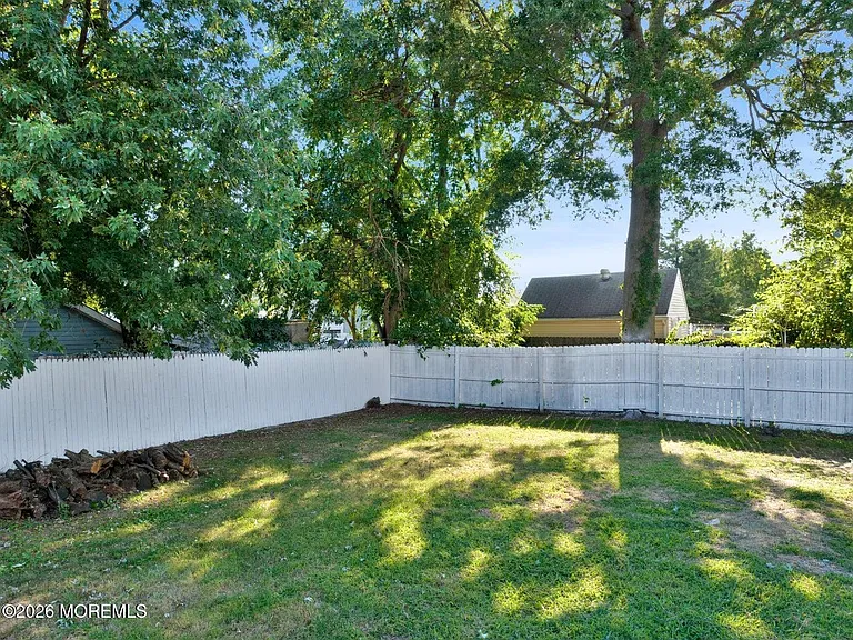401 Spruce St — Photo 24
