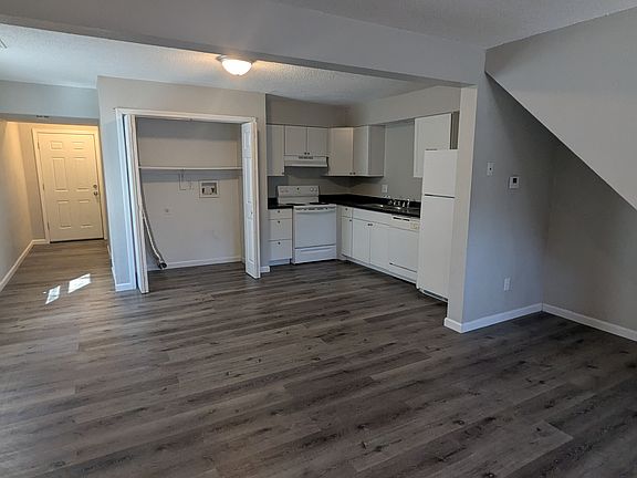 3rd image of 216 NE Cedar Ct #216