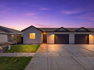 1054 NE 10th Pl, Hermiston, OR 97838