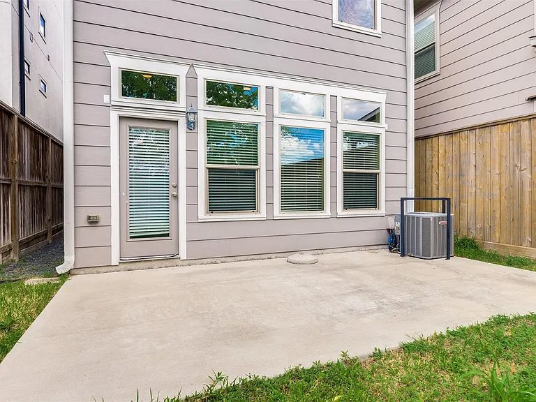 5807 Larkin St — Photo 15