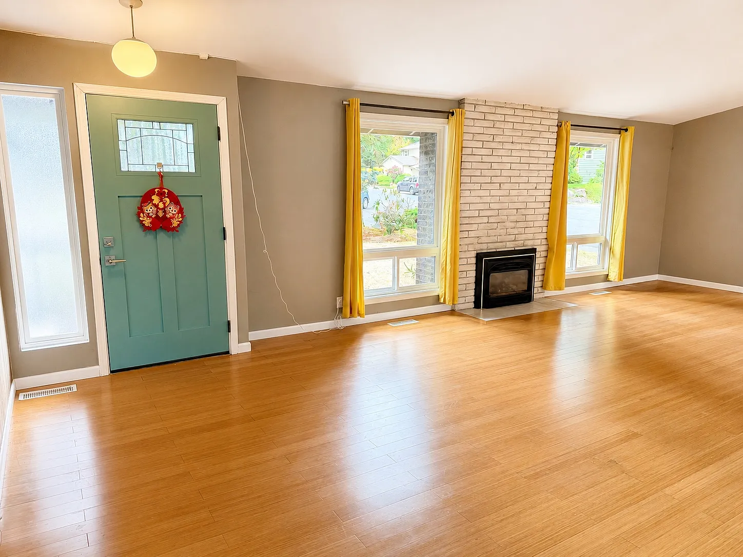 4 bed, 2.5 bath, 2360 sqft, $4,500 — Photo 4