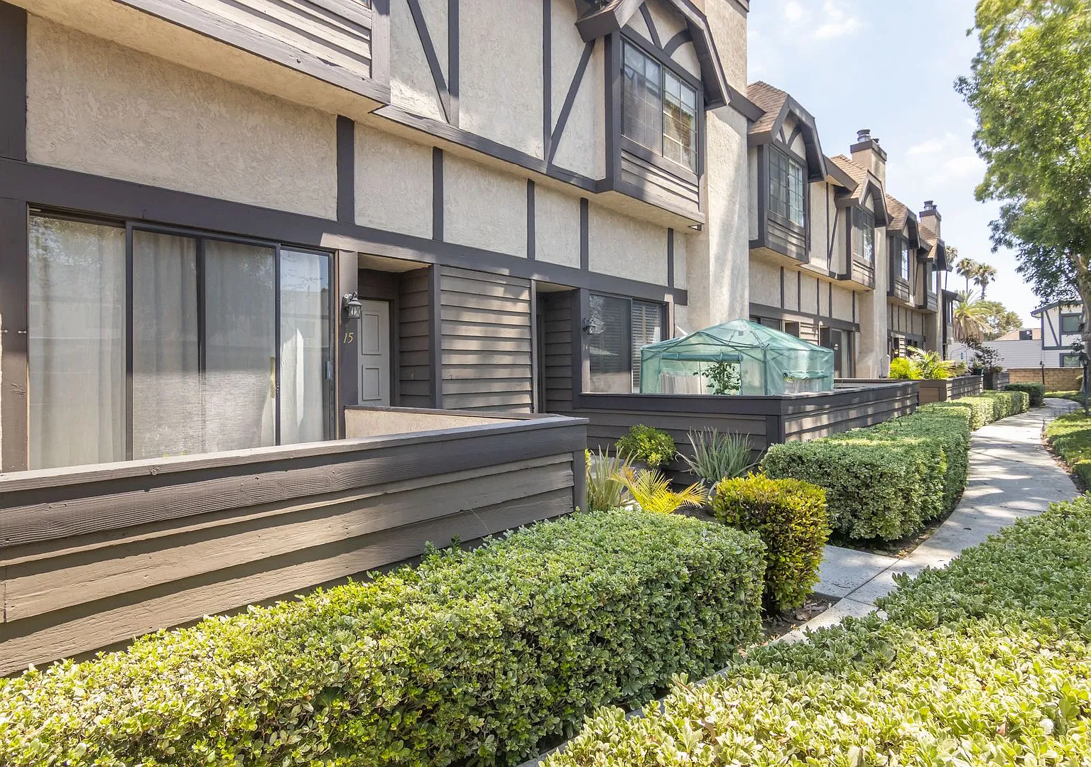 Beautifully Renovated 3-Bedroom Townhome in Reseda — Photo 3