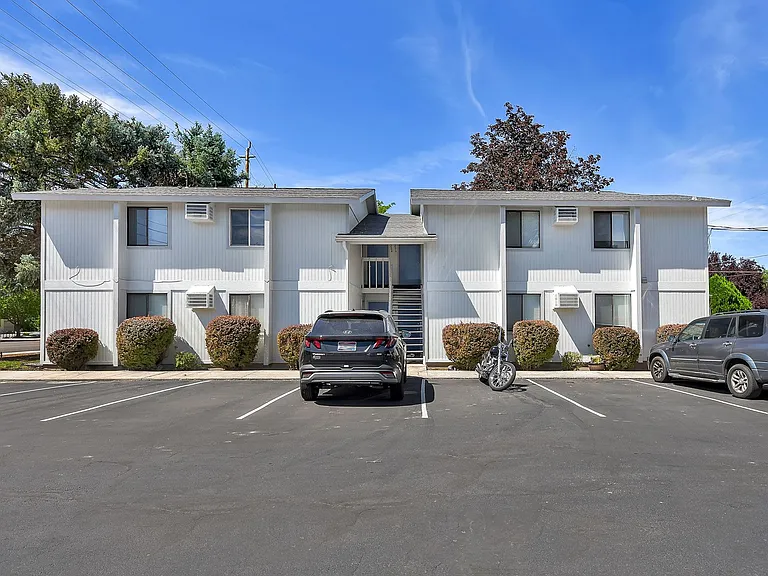 Roosevelt Apartments — Photo 27