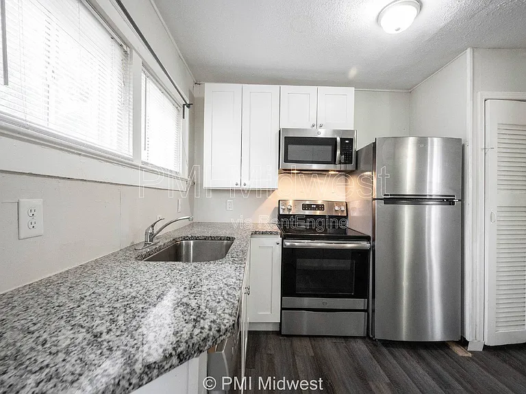944 E Minnesota St — Photo 12