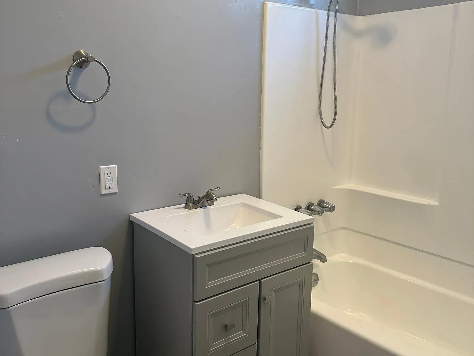 4 bed, 950 sqft, $3,300 — Photo 4