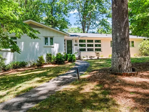 3807 Dewsbury Rd, Winston Salem, NC 27104