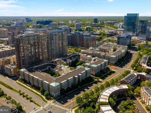 12000 Market St APT 244, Reston, VA 20190