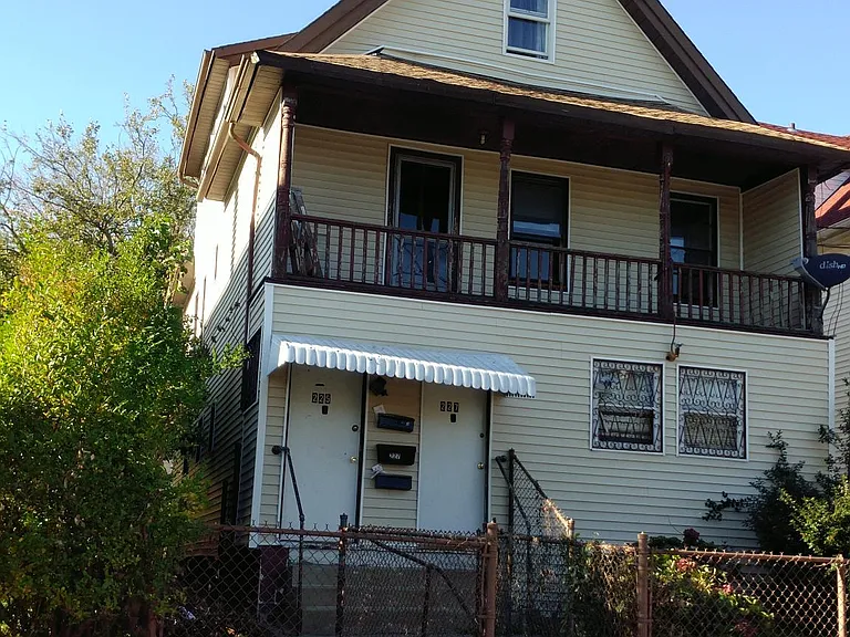 225 Monroe St #3 — Photo 1