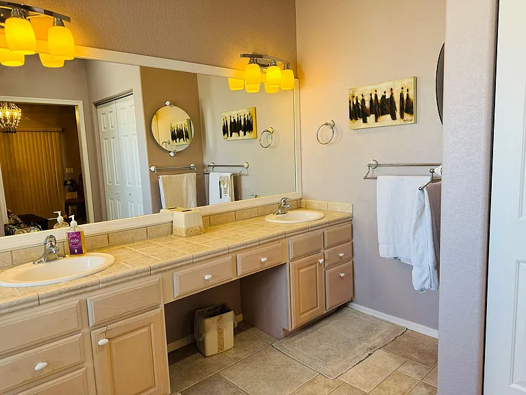 2057 E Sandtrap Ln — Photo 12
