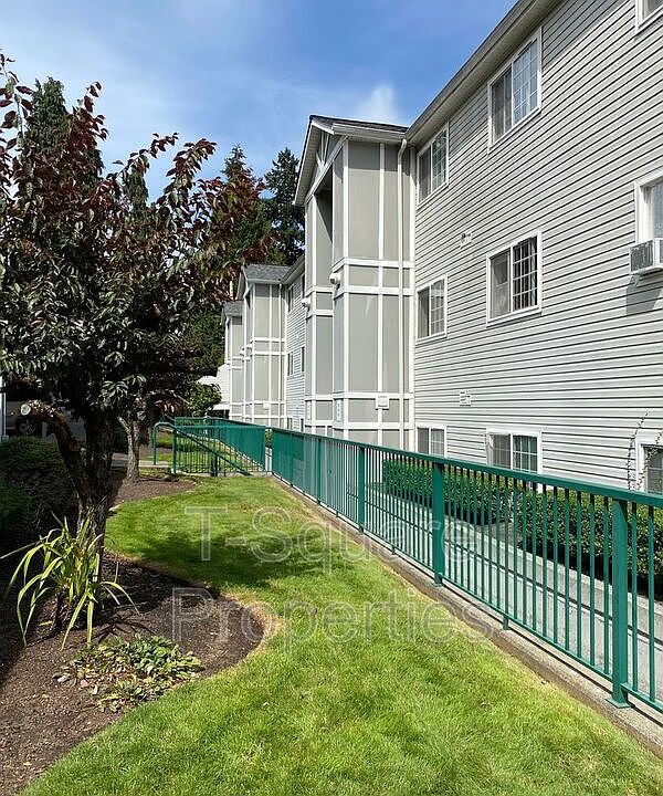 1st image of 9525 NE 180th St APT 204