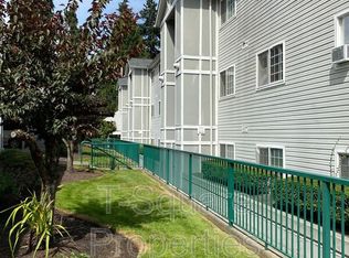 9525 NE 180th St APT 204, Bothell, WA 98011