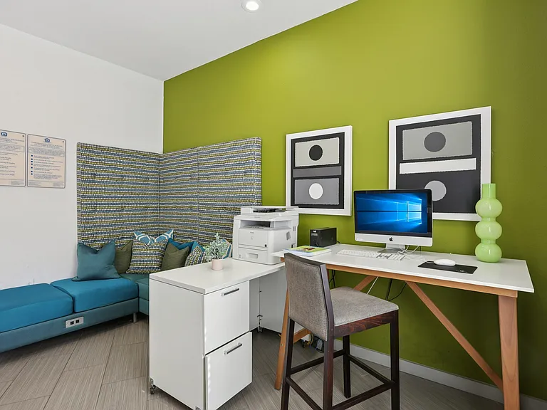 The Arbor Walk Apartments — Photo 31
