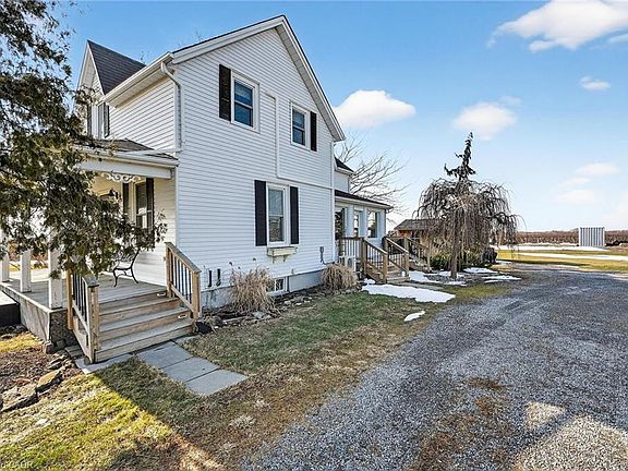 5th image of 594 Niagara Stone Rd