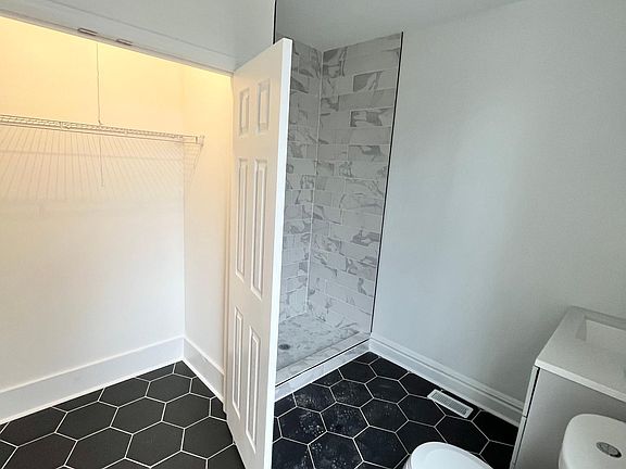 4th image of 416 Camp St