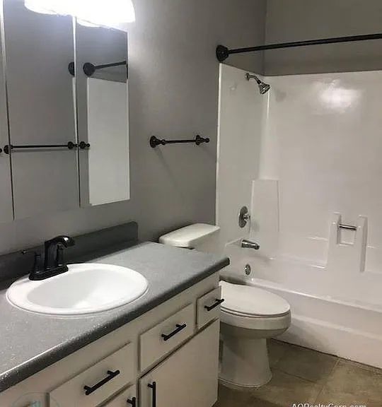Northpoint I Apartments — Photo 9