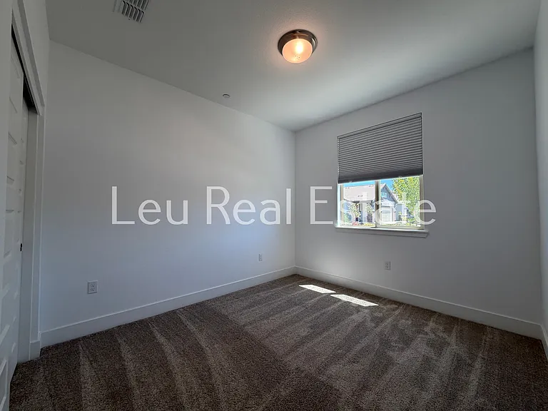 8961 Cerro Vista Dr — Photo 19