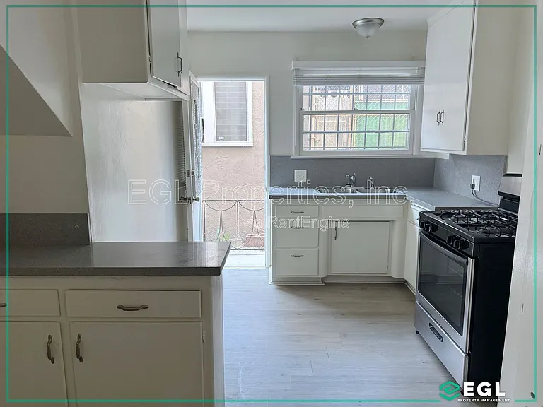 1235 Havenhurst Dr #2 — Photo 7