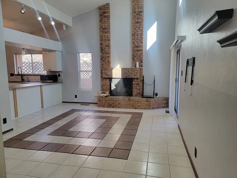 717 Fennel Ct SE — Photo 3
