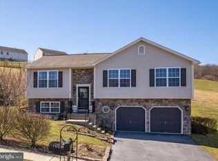 23 Crestview Dr, Reading, PA 19608