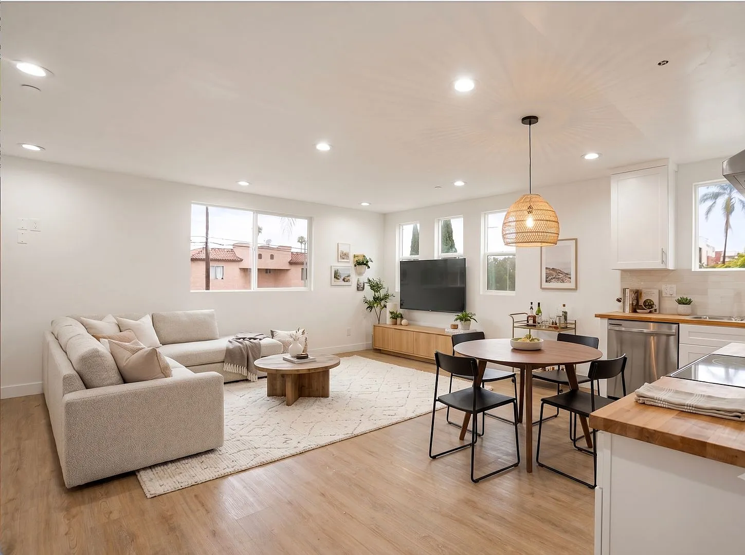 443 N Heliotrope Dr — Photo 2