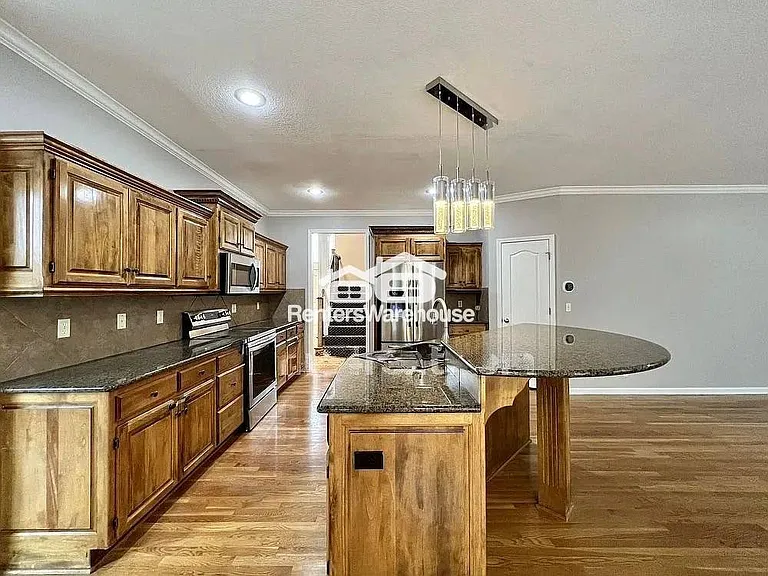 15861 Linden St — Photo 15