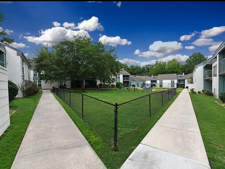 Leash Free Bark Park
