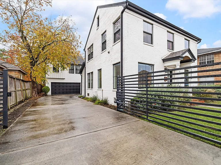 Oakdale St — Photo 18
