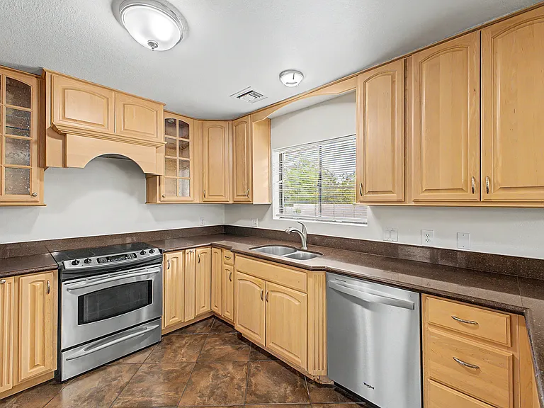 17035 E Cascade Dr — Photo 12