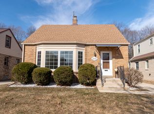 3006 E Crawford Ave, Saint Francis, WI 53235